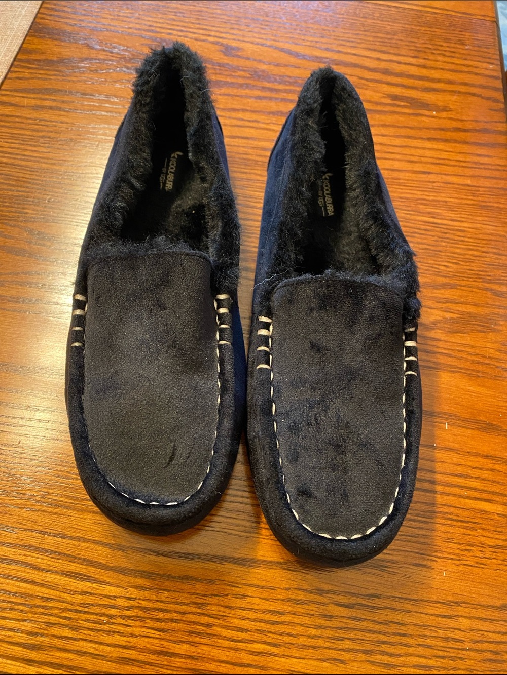 UG’s Koolaburra Black Faux-Suede Slip-On Moccasin with Fur Lining size 5